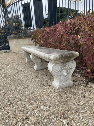 Banc aux pieds décorés d'ornements de style italien
