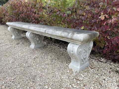 Banc aux pieds décorés d'ornements de style italien