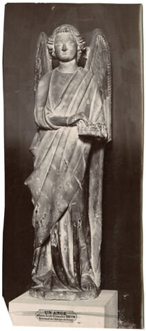 Ange tenant une couronne, image 11/12