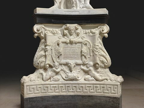 Soubassement du monument du coeur du roi Henri II (1519-1559)