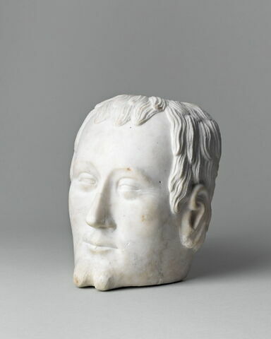 Visage d'un homme portant barbiche, image 5/8