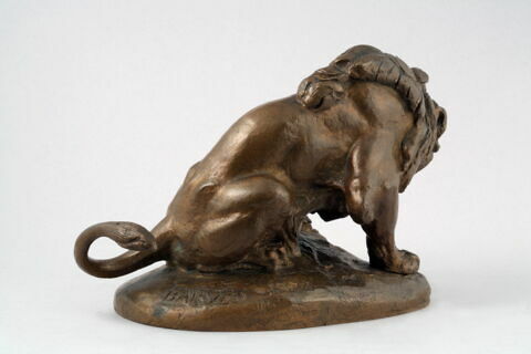 Lion au serpent à la patte levée, image 3/10