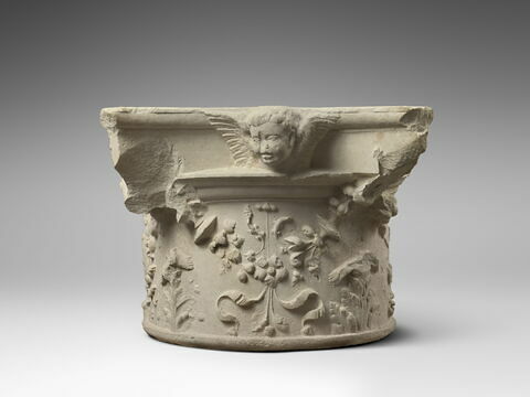 Chapiteau décoré de rinceaux et têtes d'anges, image 5/9