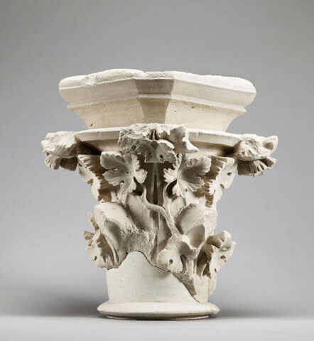 Chapiteau décoré de feuilles de vigne vierge, image 5/12