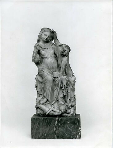Vierge assise couronnée par l'Enfant et foulant une sirène, image 7/9