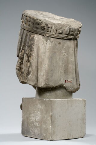 Tête de Vierge voilée et couronnée, image 9/15