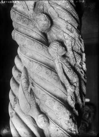 Colonne torse et chapiteau historiés : personnages et êtres fantastiques, Annonce aux bergers, Nativité, Sommeil des Mages, image 19/25