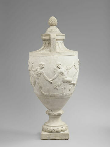 Vase à décor d'une ronde de satyres et de satyresses avec les accessoires du thiase bachique, image 2/4