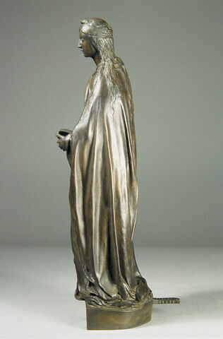 Laura, image 3/8