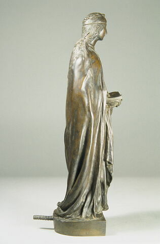 Laura, image 4/8
