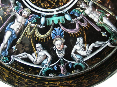 Plat rond : Le Massacre des Niobides, image 7/13