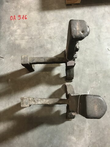 Deux landiers, image 3/3