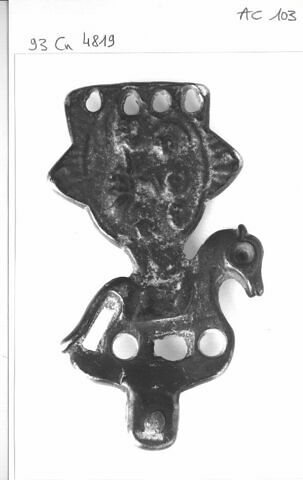 Pièce de harnachement (?) : petit cavalier surmonté d'une Vierge à l'Enfant, image 2/2