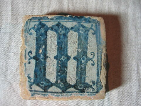 Carreau : lettre M gothique, image 3/4