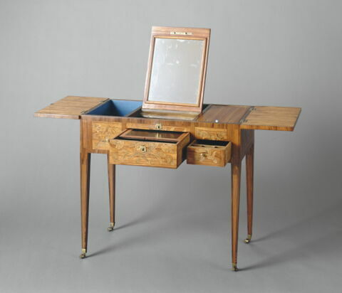 Table de toilette