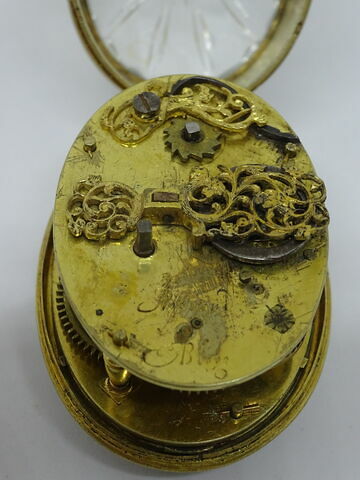 Montre ovale polylobée, image 3/10