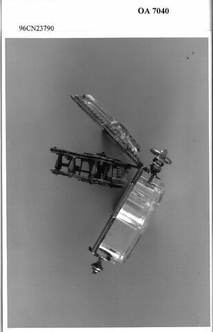 Montre en forme de croix, image 4/6
