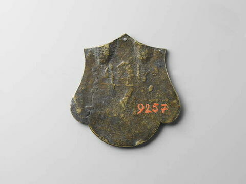Plaque de pommeau d'épée : le dévouement de Curtius, image 2/2
