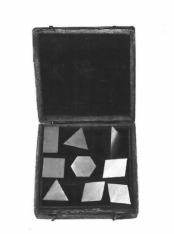 Coffret de solides géométriques