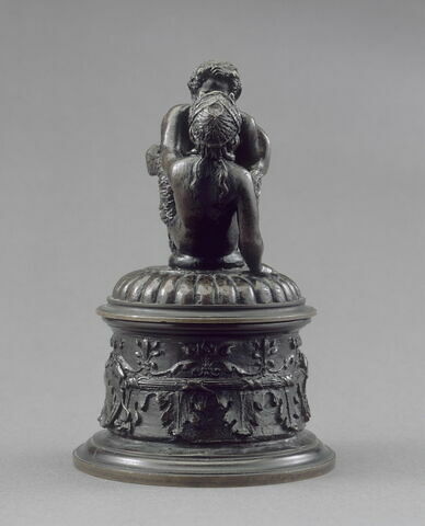 Couvercle d'encrier : satyres accouplés, image 7/9