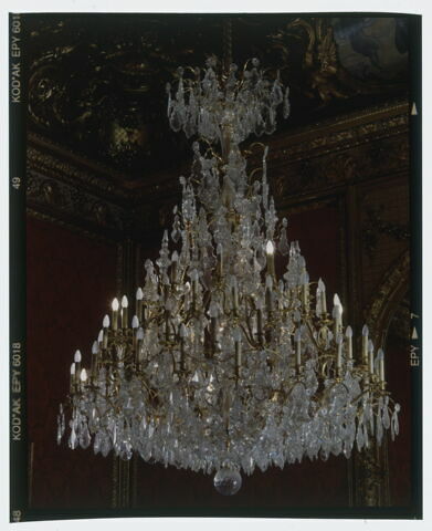 Lustre à soixante lumières