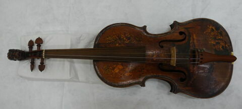 Violon aux armes du duc de Lorraine et de sa femme
