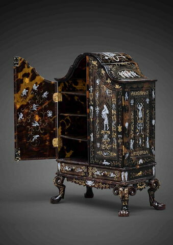 Cabinet, image 2/4
