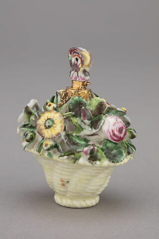 Flacon : une corbeille remplie de fleurs