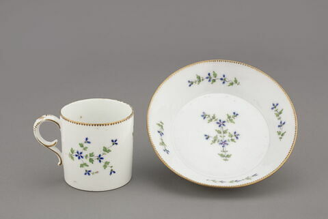 Tasse et sa soucoupe (TH 1378), d'un cabaret (TH 1371 à TH 1379), image 2/6