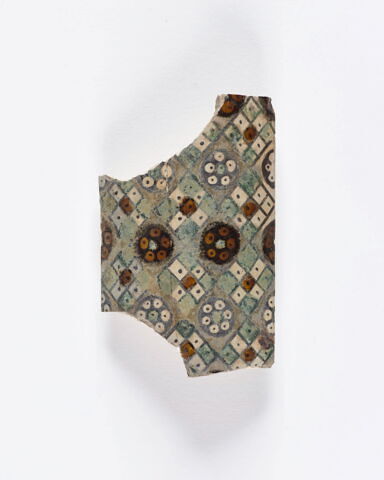 Fragment de colonnette à décor de damier, image 1/5