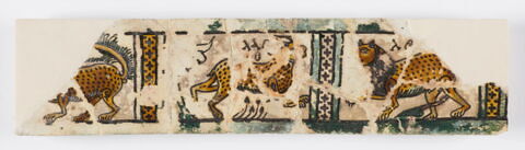 Fragment de plaque de revêtement mural : frise d'animaux lièvre et lion