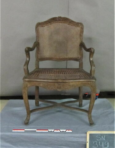 Fauteuil à entretoise