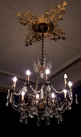 Lustre à 10 lumières, à cristaux taillés