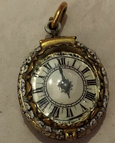 Montre ovale et son étui