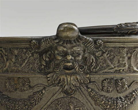 Secchia décoré de guirlandes et de médaillons en relief, image 4/5