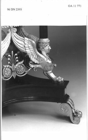 Jardinière à décor de sphinges et signes du zodiaque, image 4/13
