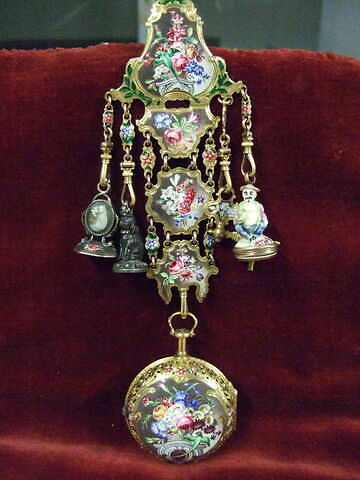 Montre ronde assortie d'une châtelaine