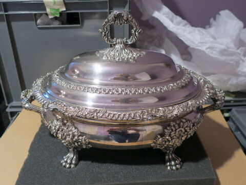 Soupière en métal argenté, image 2/4