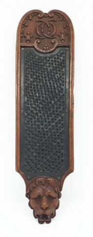 Râpe à tabac en bois sculpté, image 2/2