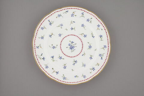 Assiette à douze lobes alternés