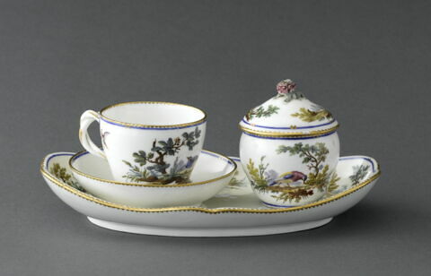Tasse et sa soucoupe, d'un cabaret (TH 1228 à 1230)
