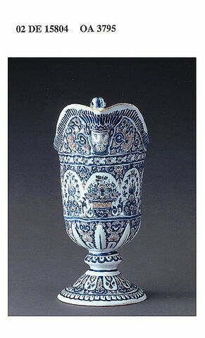 Aiguière-casque à décor de lambrequins, image 2/8