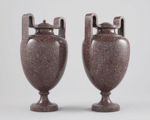 Urne étrusque, d'une paire (avec MR 2824)