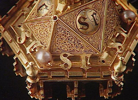 Salière à socle hexagonal en forme de fortifications, panse semi-circulaire à godrons torsadés, image 8/14
