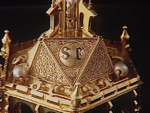 Salière à socle hexagonal en forme de fortifications, panse semi-circulaire à godrons torsadés, image 10/14