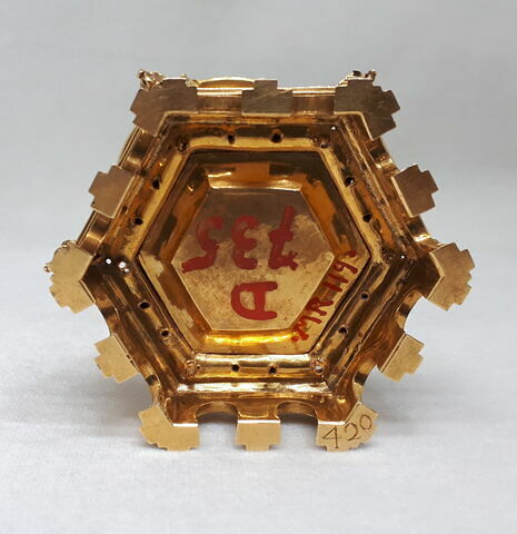 Salière à socle hexagonal en forme de fortifications, panse semi-circulaire à godrons torsadés, image 6/14
