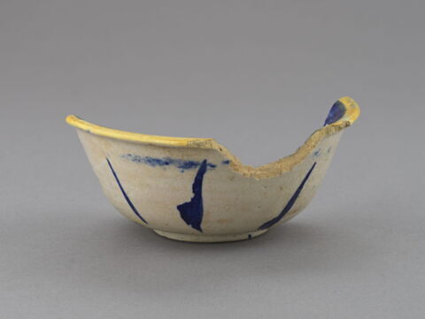 Fragment d'une écuelle, image 3/4