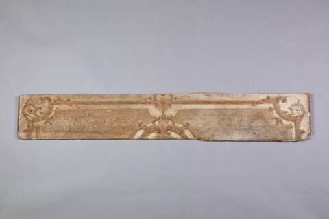 Deux fragments d'un panneau de lambris décorés d'une rosace centrale, image 10/13