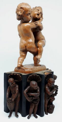 Statuette en buis : enfants luttant, image 2/13