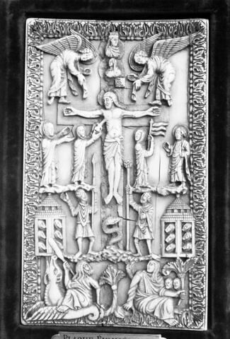 Plaque de reliure : La Crucifixion, image 2/2